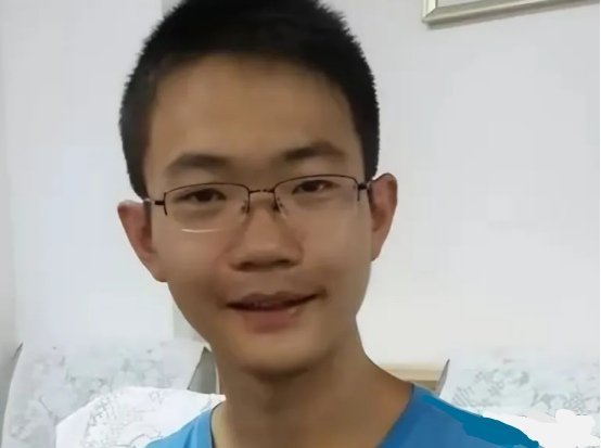 记录者超话记录者超话2016年，甘肃学生胡明源语文课从不听讲，天天熬夜打游戏，高