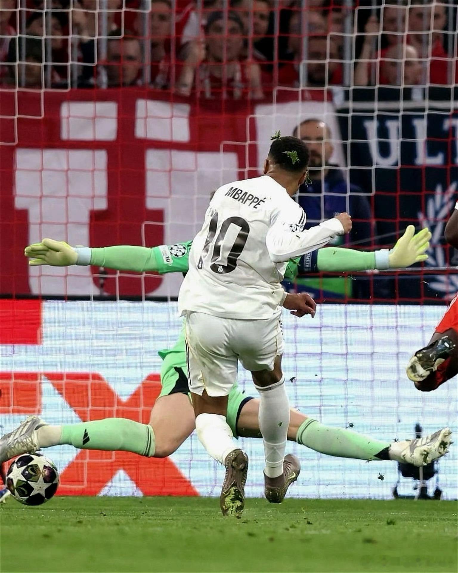 拜仁4比3皇马从2010/11赛季到2023/24赛季，长达14年的时间里，皇马