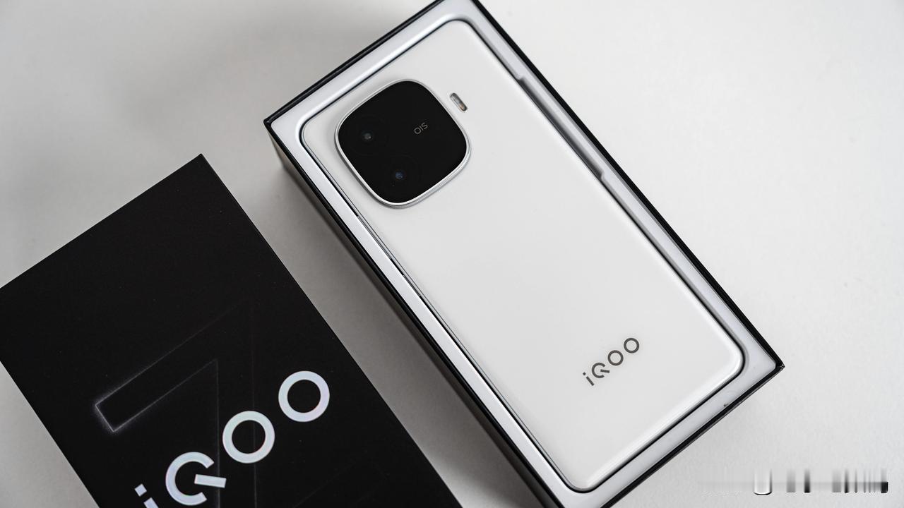 iQOO Z9 Turbo 系列算是把中端机给卷起飞了，但缺点也不是没有~

优