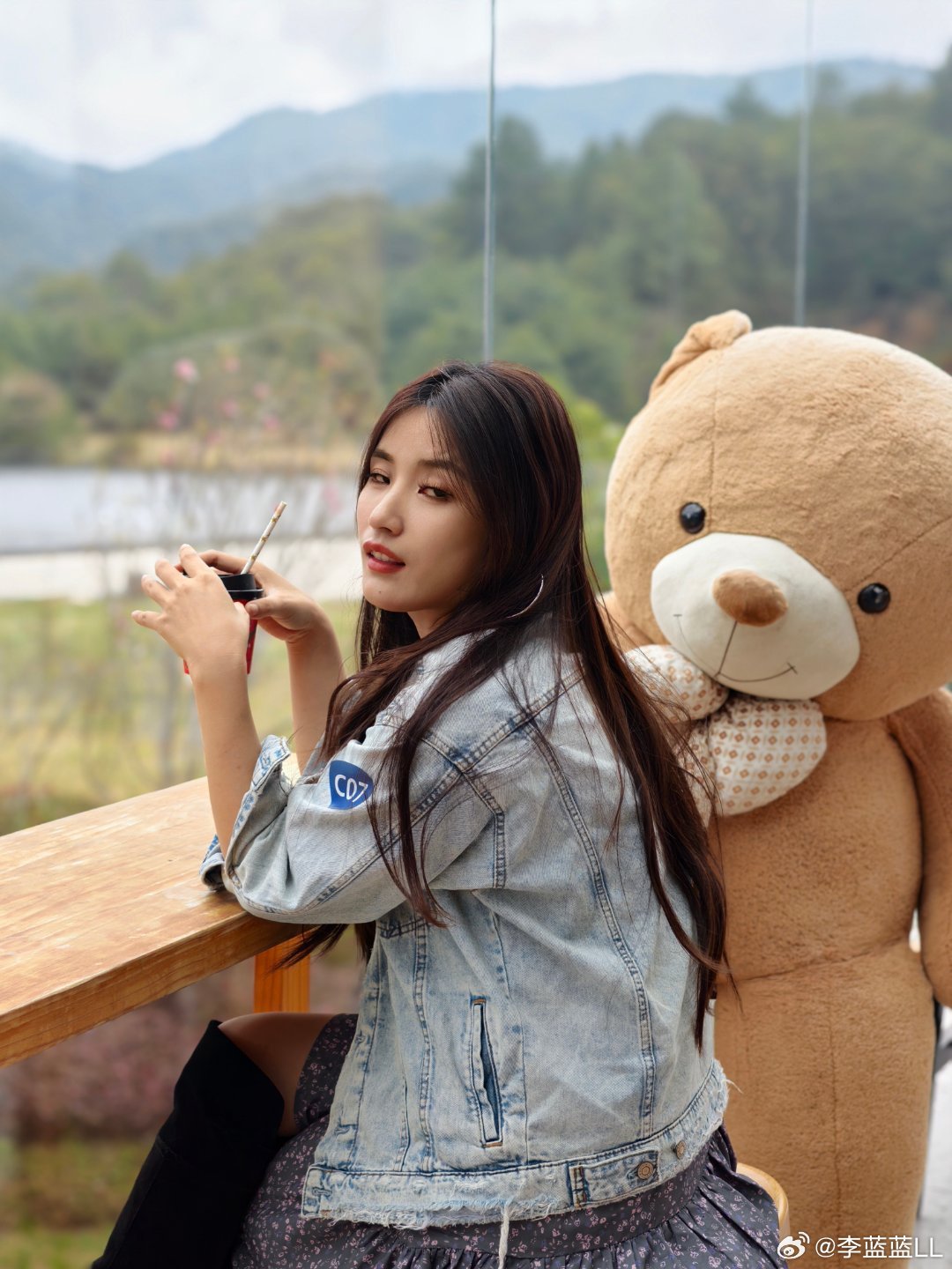 今天让某人帮我拍了张照。结果拍出来是这样的…我真的无话可说，你们说我该咋办？ 