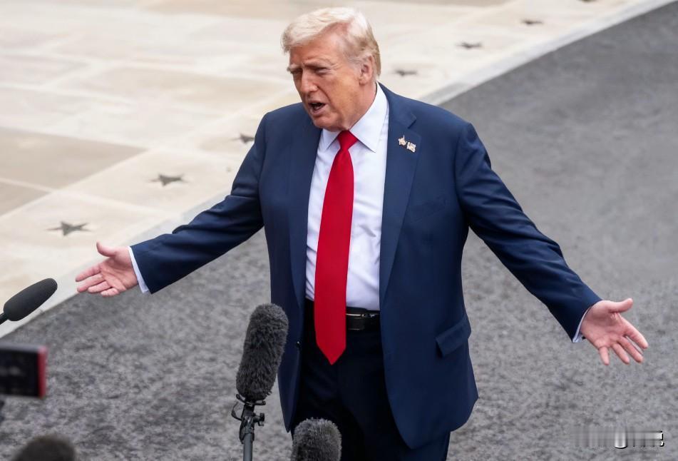 特朗普直言，不久要对委内瑞拉展开地面行动，理由是“阻止毒品贩运”。
要说几个月前