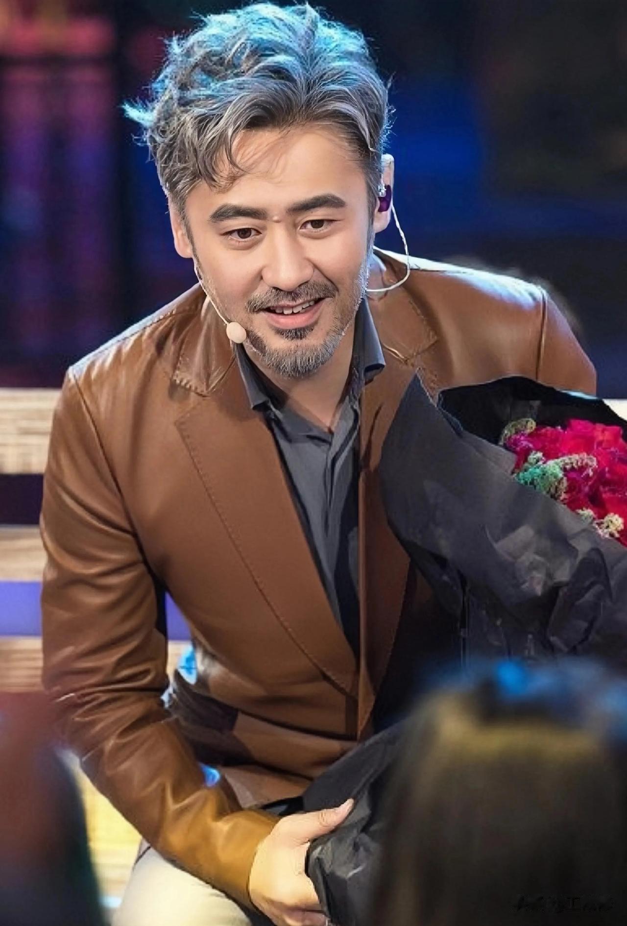 吴秀波卷入虚假合同骗局，被强制执行4.66亿，直言“被害破产”，奇怪的是，全网竟