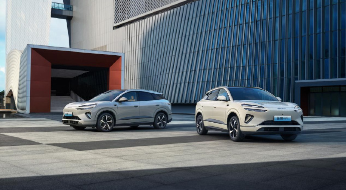比亚迪海狮06上市，这价格真的能打？13.98万起的中型SUV，纯电/混动双选，