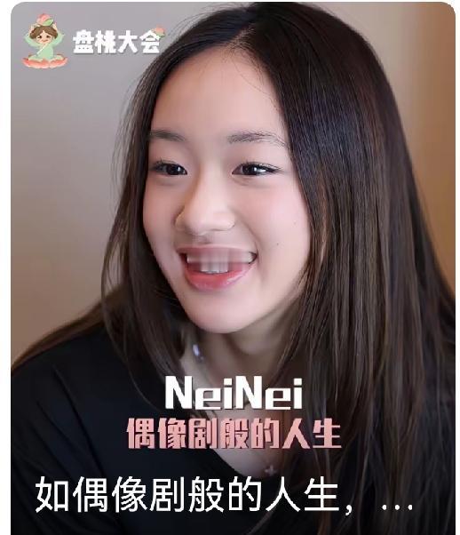 不愧是吴尊的女儿，长得太好看了，笑起来很甜美。