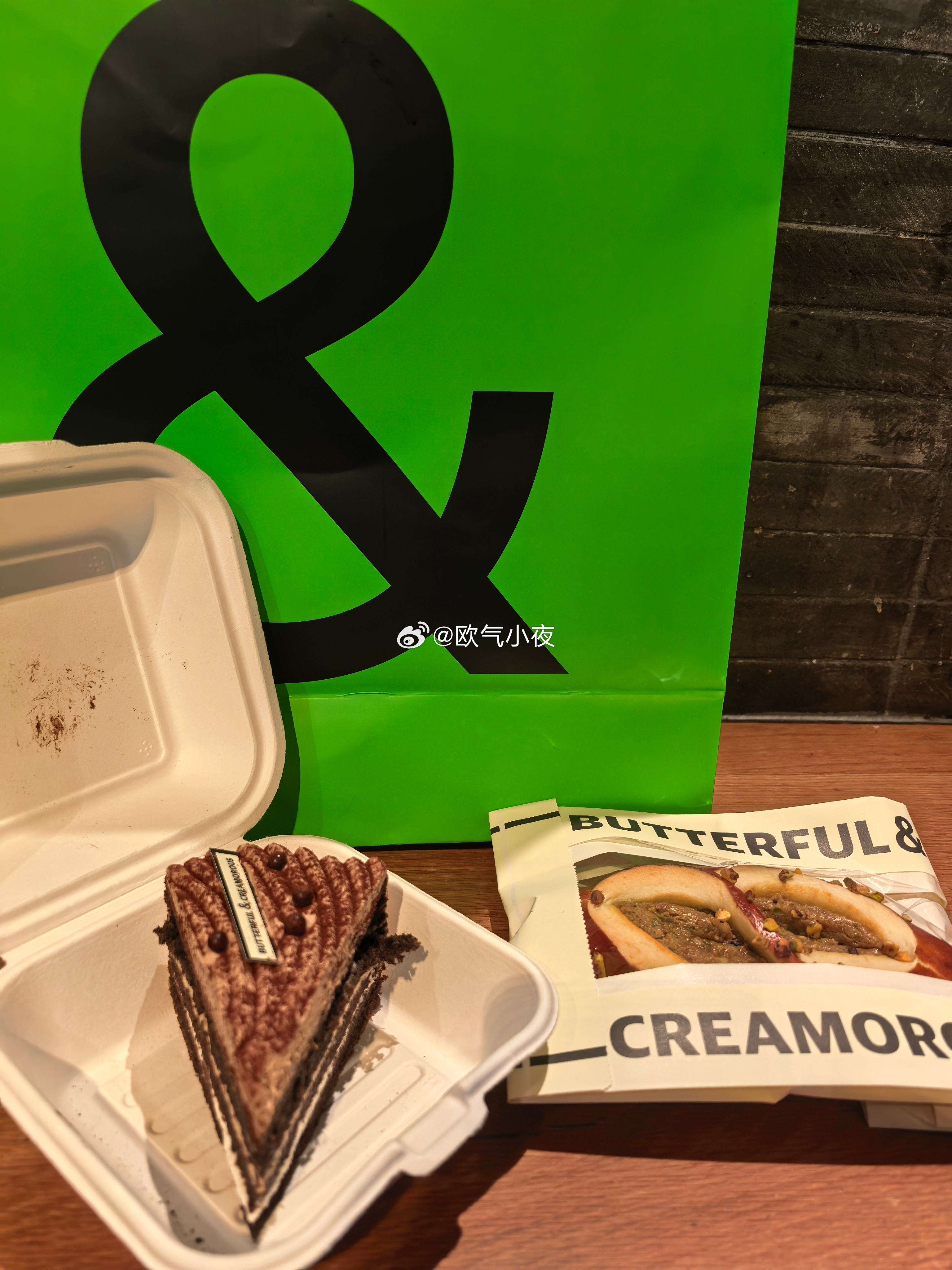 好想吃这家面包。我是不爱吃面包的人都能爱上这个什么开心果碱水棒 好像叫这个吧这个