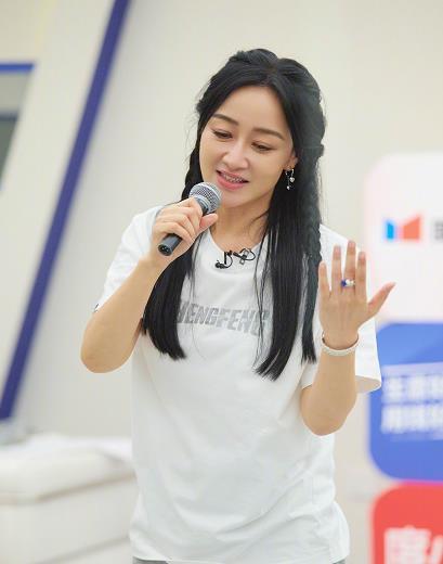 赵子琪 是逼我爆所有的料吗 被浪姐淘汰掉的姐姐赵子琪已经离开舞台两天，结果仍然被