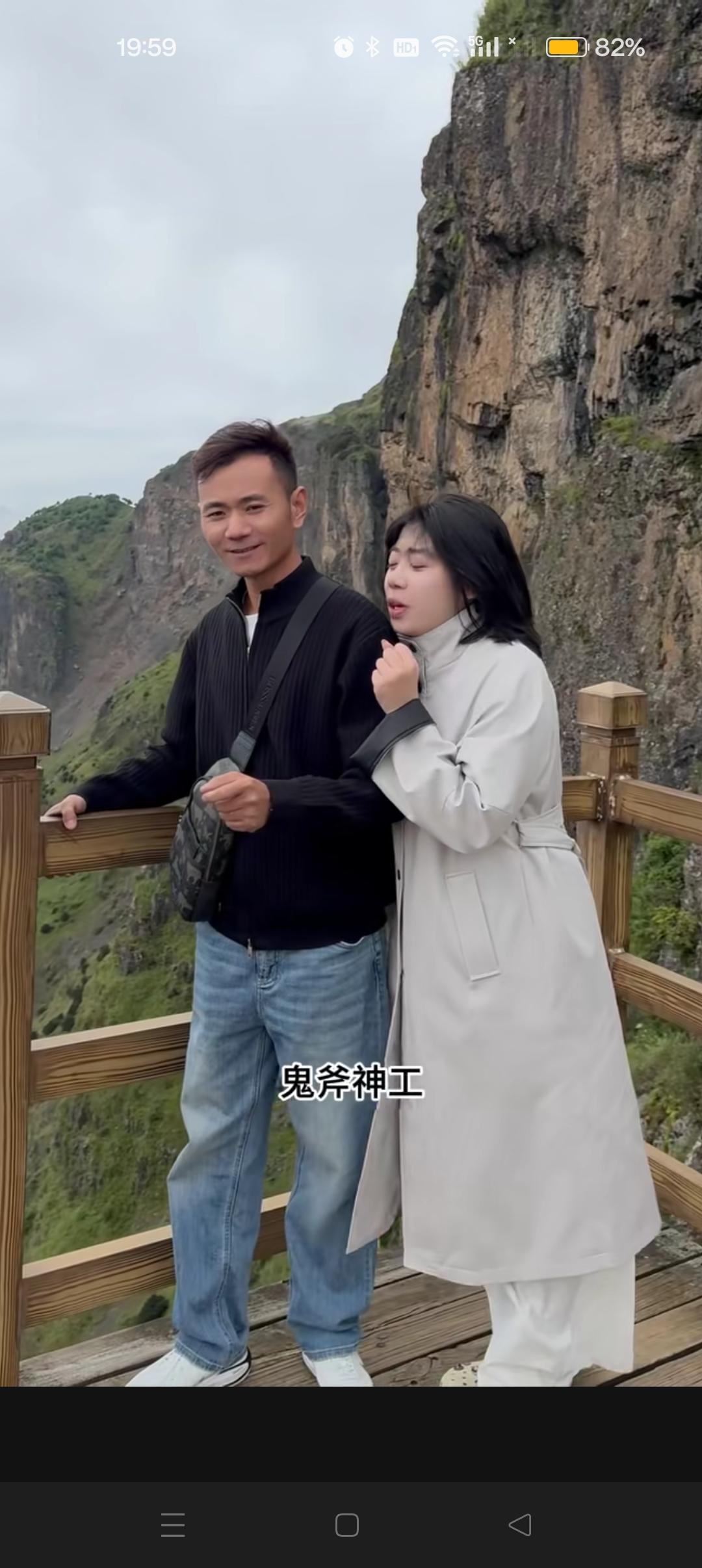 怀远跟妹妹出来旅游啦😍
哥哥帅帅的，妹妹漂亮哈，今天哥哥妹妹穿着满分，非常养眼