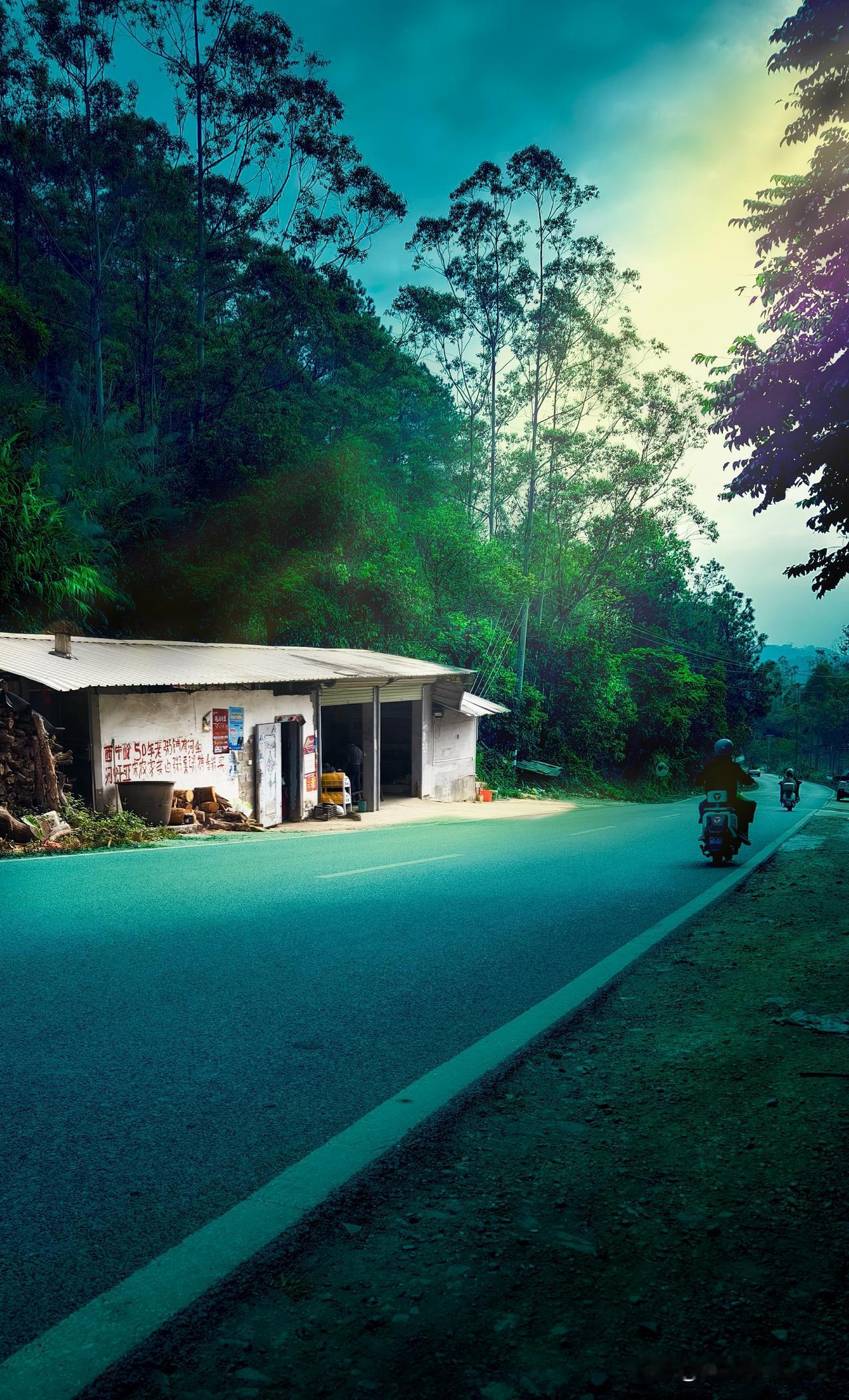 时光的车轮滚滚向前，总有一些身影，在岁月的角落里静静伫立，成为我们回望来路时最温