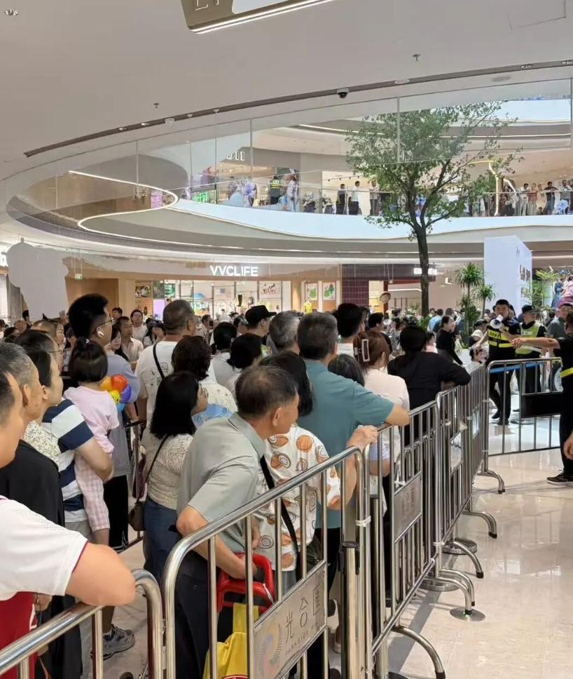 人人人！珠海这个新地标开业，挤爆了！

家人们，谁懂啊！今天一大早，珠海拱北这边