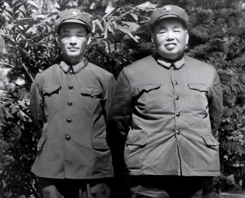 1957年，许世友的警卫连长徐永卿出差途经上海，街头漫步时与一名男子擦肩而过，徐
