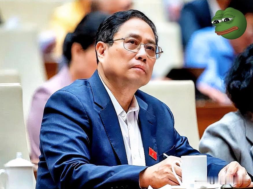 范明政这几天的表情，
实在是太耐人寻味了。

隔着屏幕都能感到那股子“生无可恋”