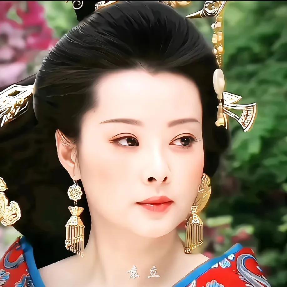 看到袁立才知道什么叫「杏眼桃腮」的东方美人！现在满屏白幼瘦、锥子脸，她这种大气圆