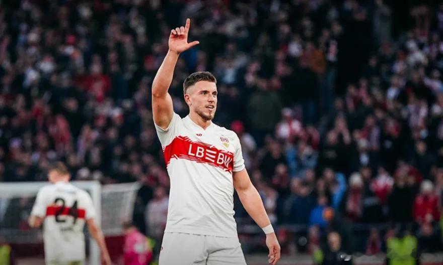 德国杯半决赛上演，斯图加特坐镇主场对阵弗赖堡。赛事采用单场淘汰，90分钟平局则进