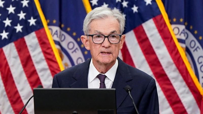 特朗普给鲍威尔下了死命令，5月必须滚蛋，不然我就亲手开了你！没人敢信，他居然把憋