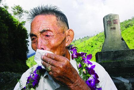 李锡全，中国人，是一名远征军战士。出生于湖南桃源县，1938年，年仅19岁的李锡