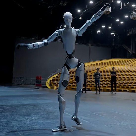 人形机器人为何发展神速？
        人形机器人的飞速进步，主要得益于两大核