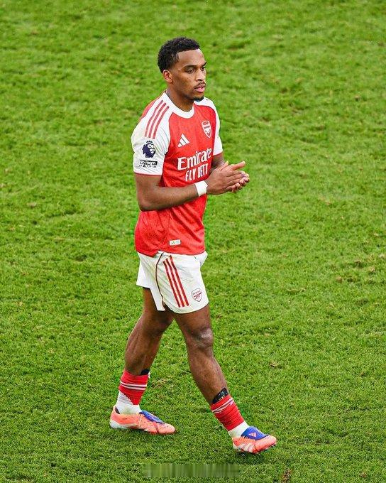 冷知识，阿森纳已经有七八年没卖过主力球员了 前利物浦后卫斯蒂芬·沃诺克日前接受采