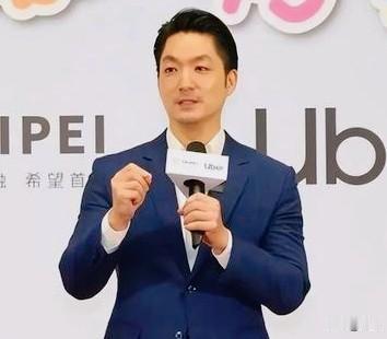 太火爆！蒋万安南下高雄站台，350米夜市走1个半小时，误了高铁！
 
9月19日