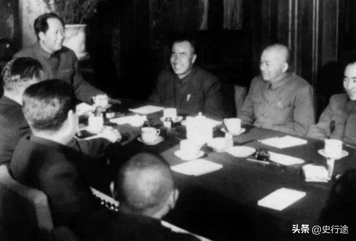 当年决策出兵援朝的一波六折！
⑴ 1950年10月1日晚，中央书记处会议首次讨论