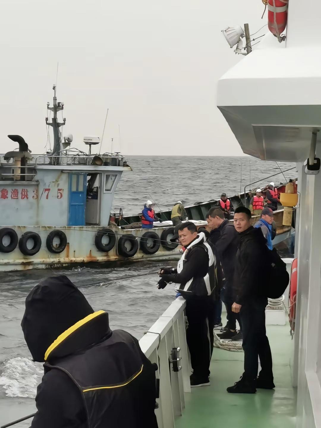 马云也出海钓过鱼呢！
钓鱼佬的圈子非常简单，只会关心你有没有口，没想到马云钓鱼也