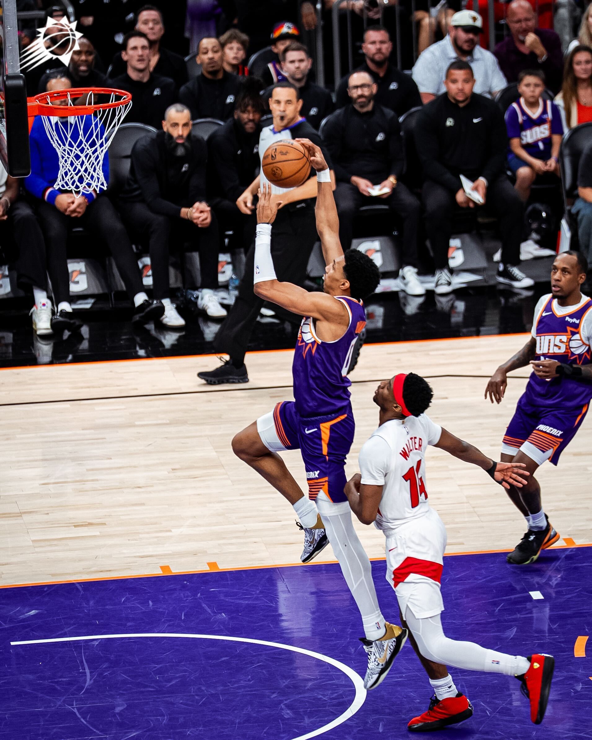 邓恩抢断➕扣篮，随后三分也命中 💪个人得分来到12分！菲尼克斯太阳 ｜旭日东升