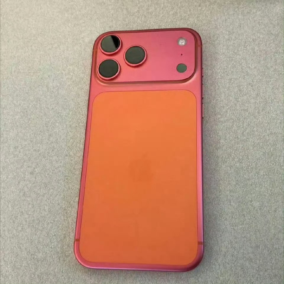 iPhone17被曝机身褪色感觉这个褪色褪的还有点好看啊有没有，真玫瑰金[流鼻血