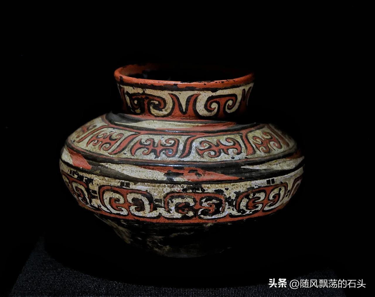 在中国考古博物馆看永不过时的古代陶器花纹。这些陶器基本都是新石器时代遗址出土的，