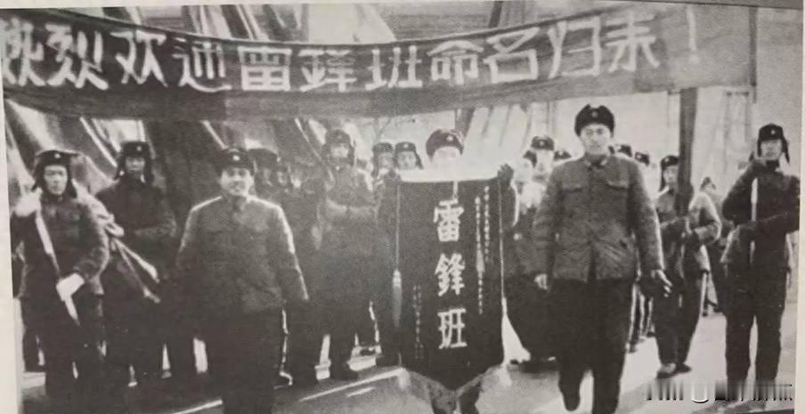 班长没提干，全军区都记住了他，为啥？
他干的活比干部还多，可任命书一直没下来。