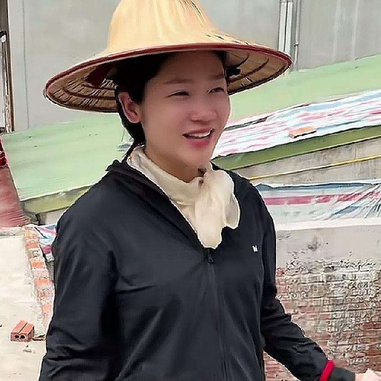 小叔不老实，他是一个不可驾驭的人。小松在越南给老丈人盖房子大赚了一笔，小松尝到盖