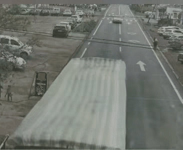 好玩儿吧！
直接来了个“顶牛”，不是同一重量，不在同一个级别上，好比拿着鸡蛋碰石