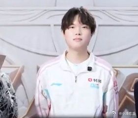 Bin回应腹肌练得怎么样了bin抱大腿不比369jkl猛？ 369和jkl和左手