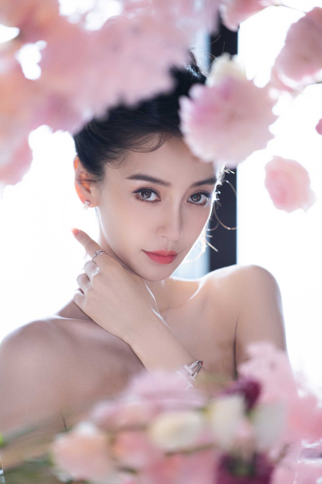 angelababy angelababy 你和快乐一样值得我去奔赴，因为有特别