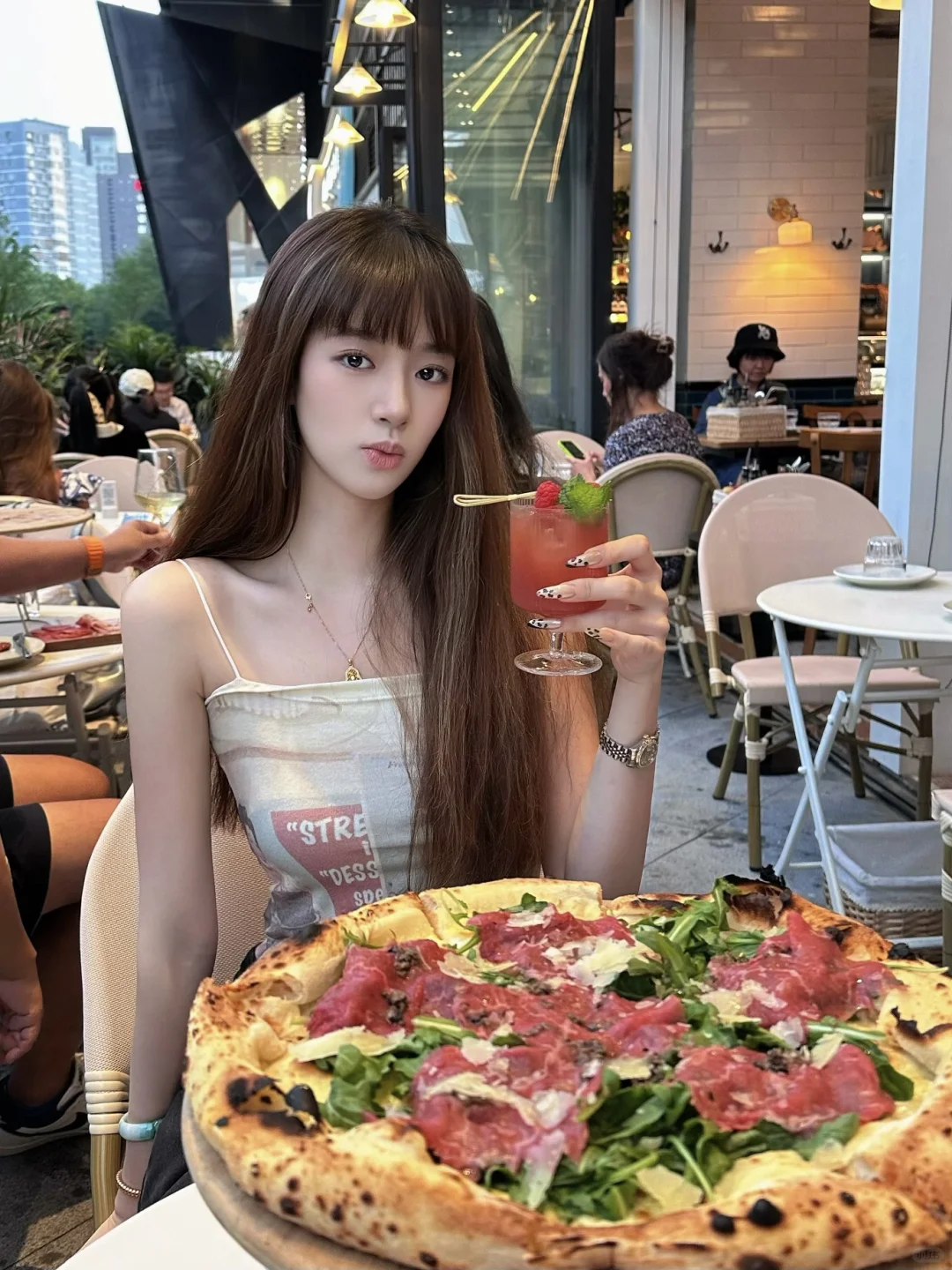 🍕🥂好大一个Pizza٩(˃̶͈̀௰˂̶͈́)و