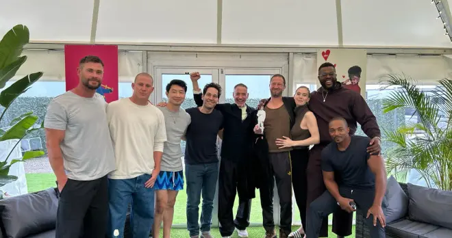 《复联5》开拍合照！锤哥、小唐尼、凡妮莎等现身