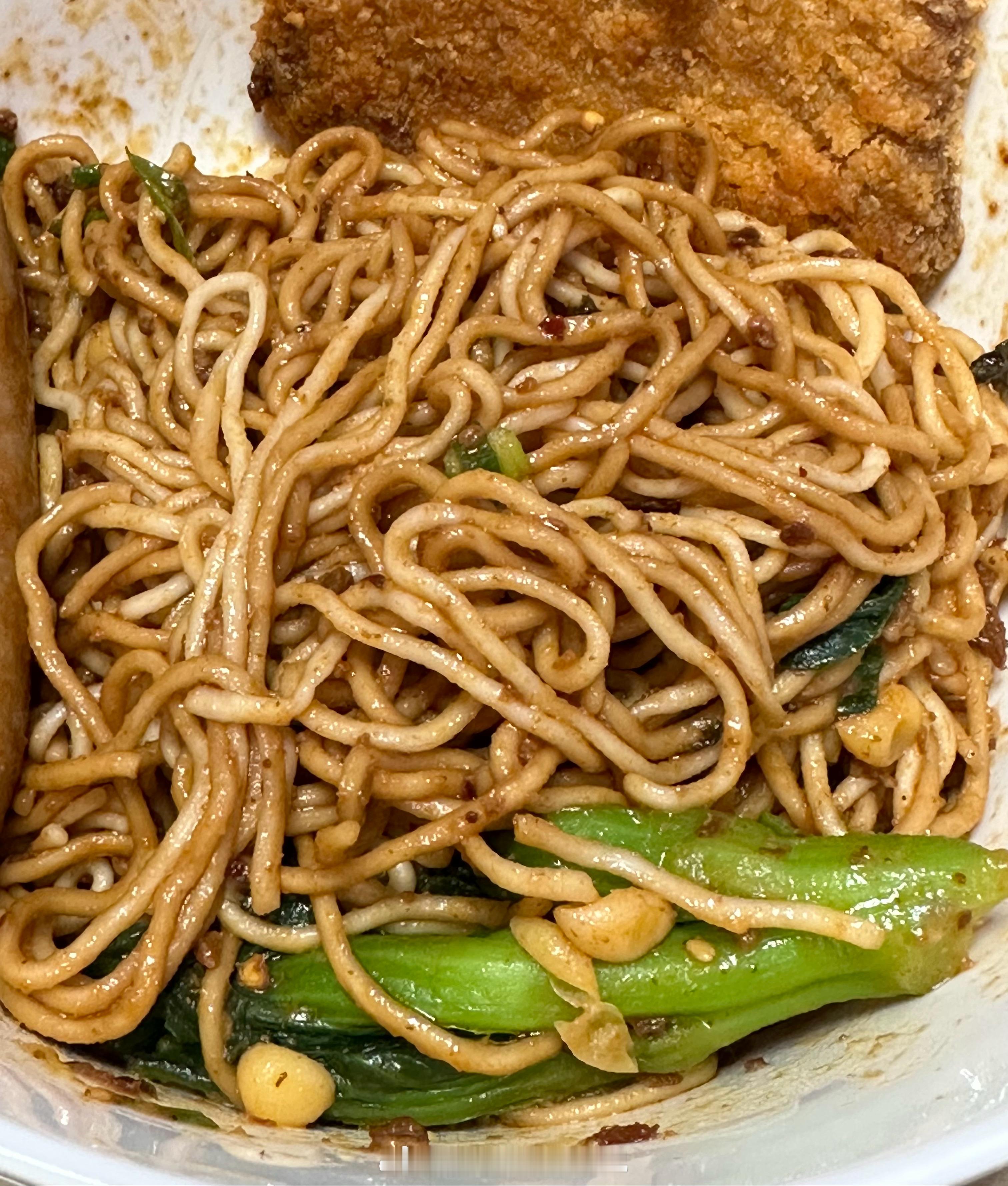 看完肯德基热干面 ，我默默点了一碗豌杂面😋 