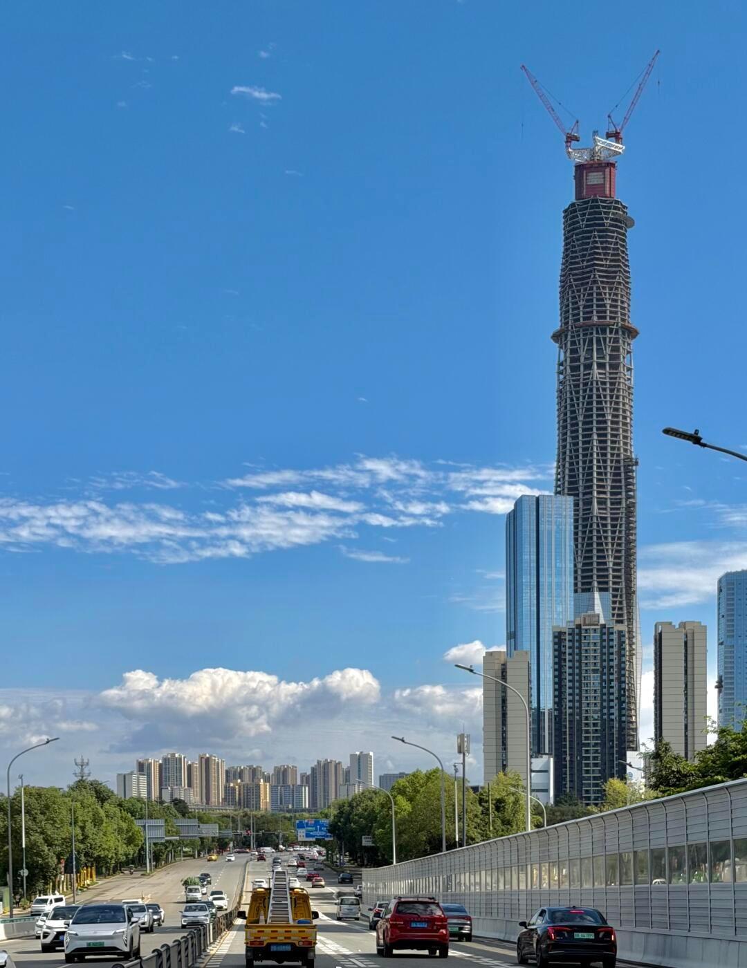 今天这天气真的绝了！[太阳]   就是热得伤心  ​​​