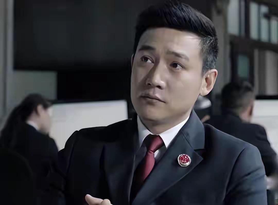 侯亮平是怎么抵御住2.3亿人民币诱惑的?

从剧中展现的侯亮平及其夫人的言行举止