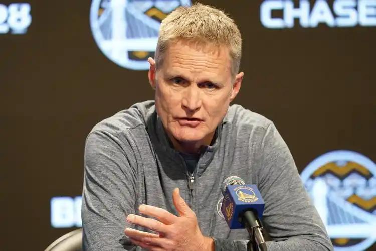 勇士主教练科尔发表了一番大胆言论，他表示倘若自己出任NBA总裁，将会考虑取消三分