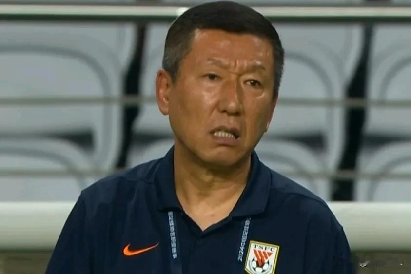 抛开俱乐部的责任，难道球迷就应该一直护着崔康熙？球迷不要总是盯着过去的功劳簿，看