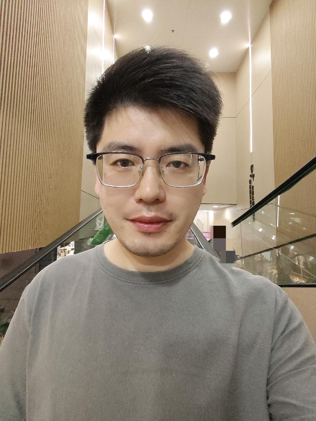 我刚刚刷到一个很揪心的问题
如果有来世，你选择来还是不来
有人说肯定不来，不是日