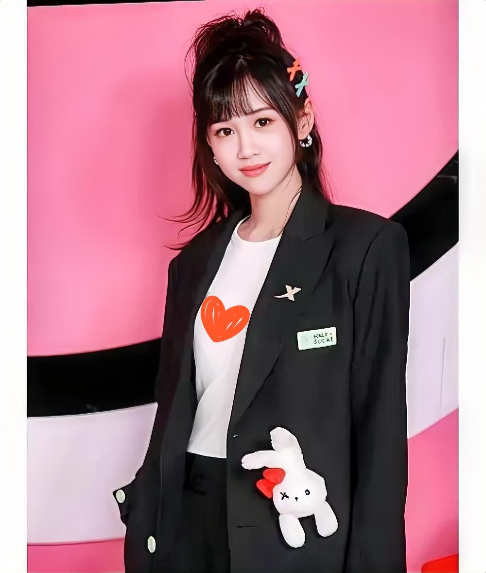 都说特步老板的女儿是来混日子的，
结果人家一出手，
把童装干成了全国第一……
