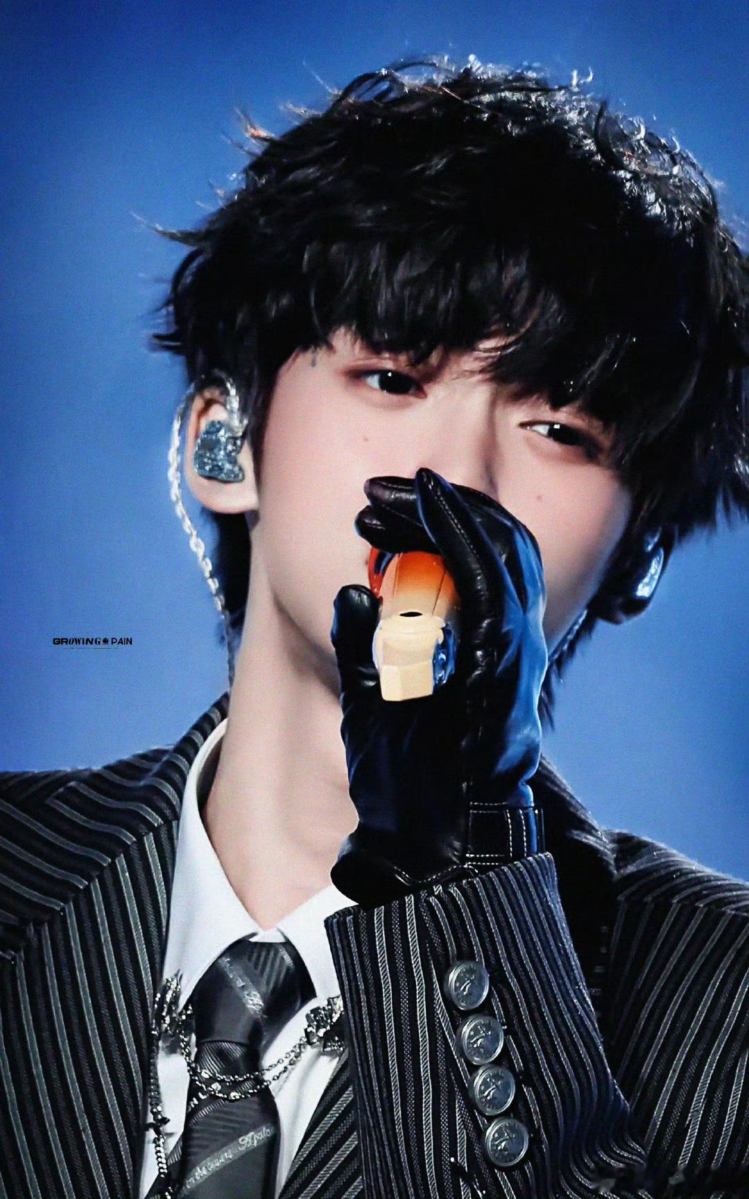 🔮🔮 日落跌进昭昭星野，人间忽晚，山河入秋，而你，走进我的心尖。