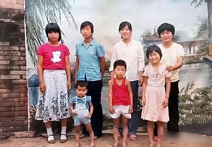 岳云鹏的成长故事，恰是"积善之家，必有余庆"的生动写照。这个出身贫寒的农村少年，
