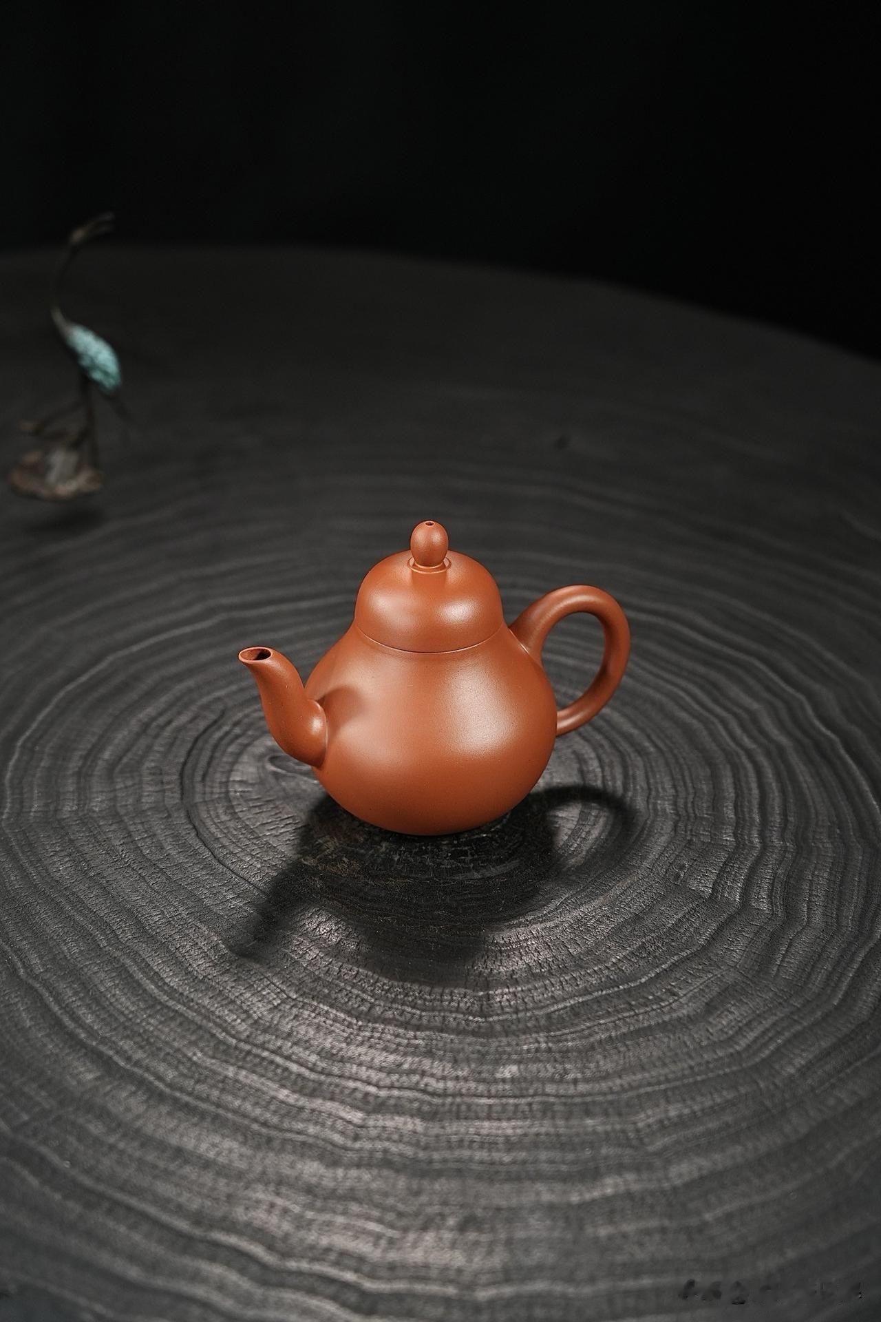 现在还有那么多的清中期的老紫砂壶吗？
茶友老张： 老李，最近看上一把“清中期”的