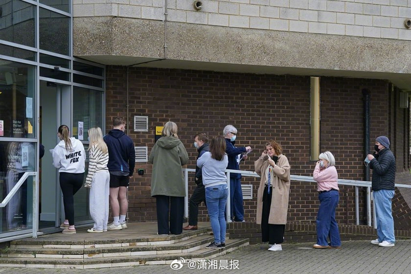 【#中国留学生讲述英国脑膜炎疫情#】 #英国脑膜炎疫情爆发药店疫苗无库存#近日，