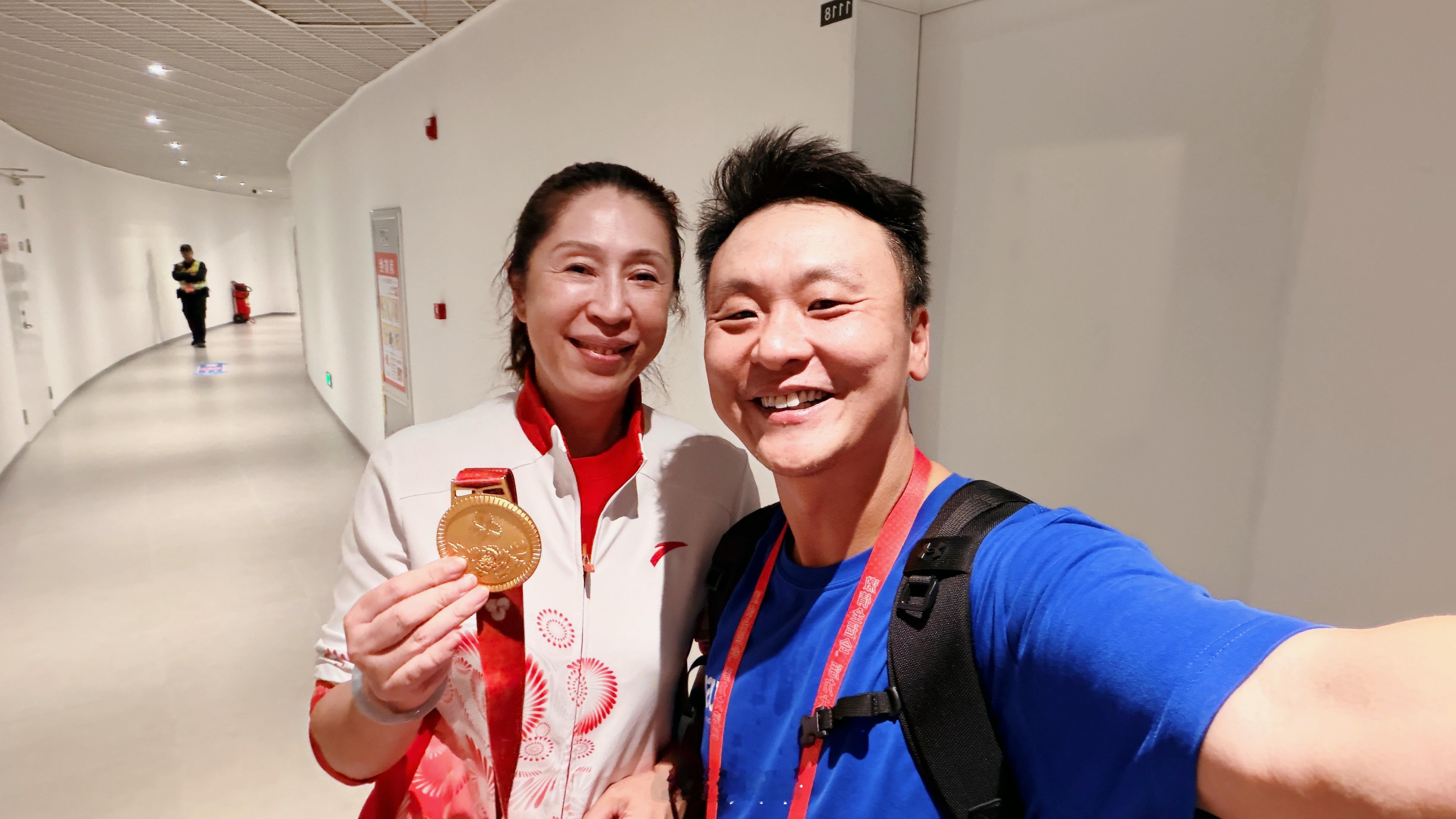 真·金牌小密探又来了！哈哈哈哈！羡慕么？哈哈哈哈 