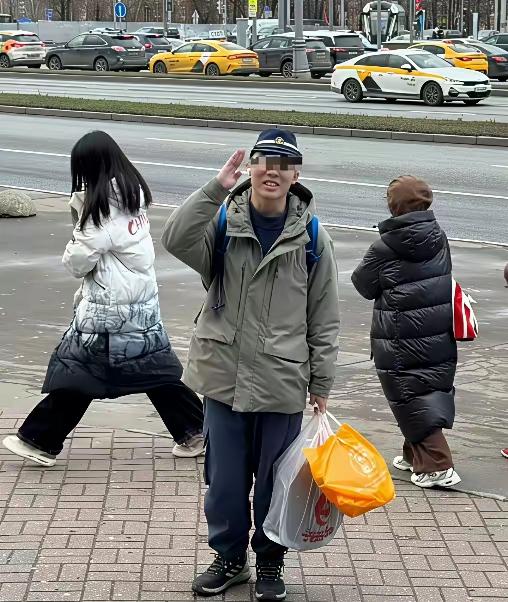 他的种种行为表明，这货就是个日本人，鉴定完毕。接下来，就要好好的查一查这货，有没
