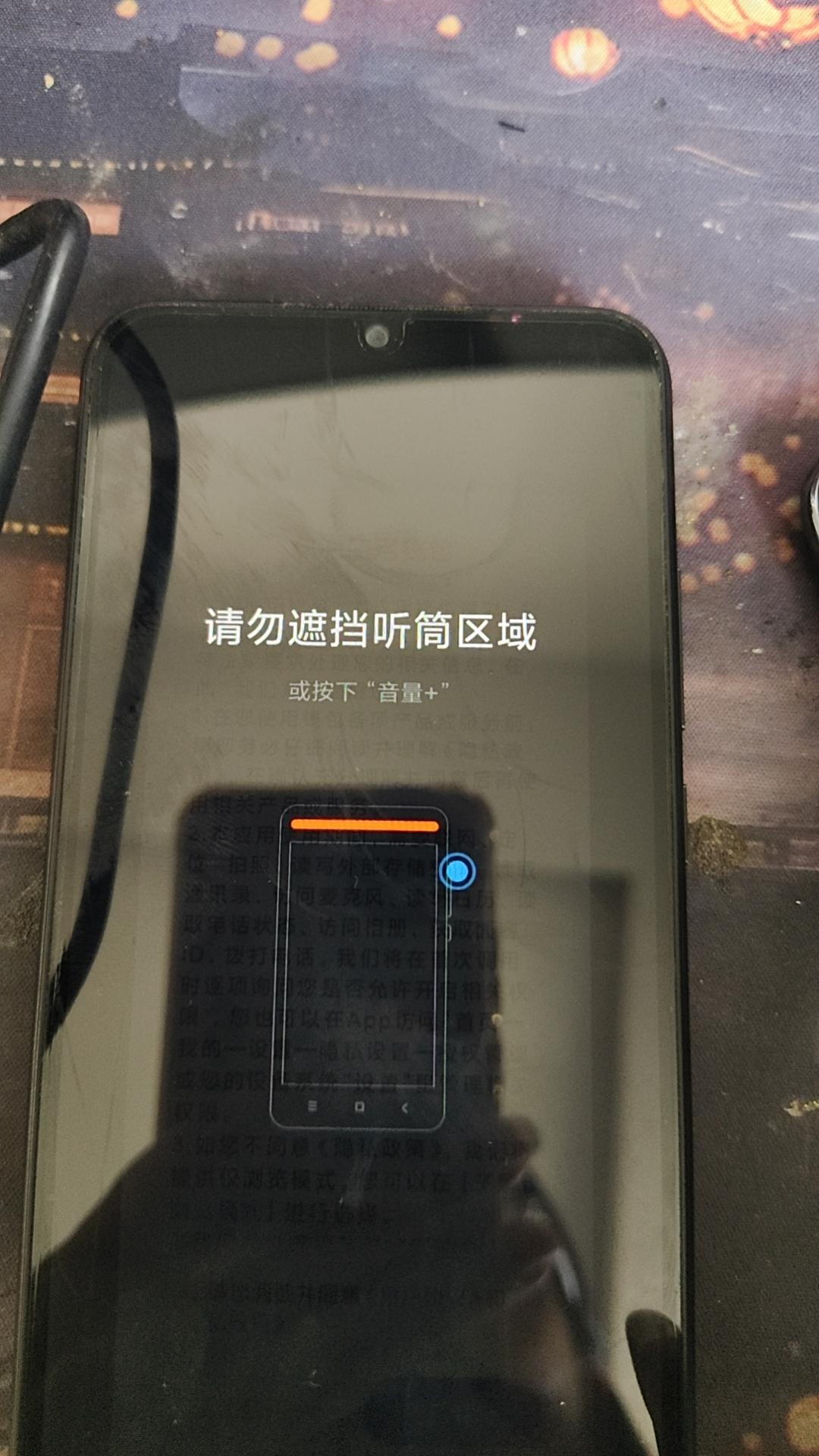 最近邻居家闹出一桩没人料到的荒唐家事，整条街都悄悄议论。
 
邻居家的儿子天生不