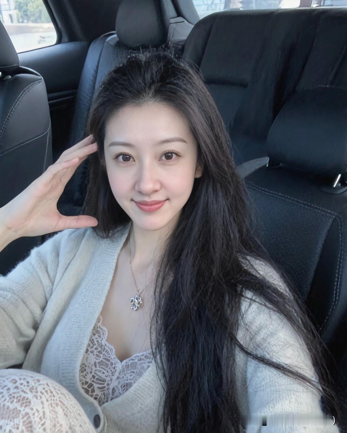 人生确实像一场限时体验，
每一分每一秒都回不去，
也复制不了。
与其把大把时间