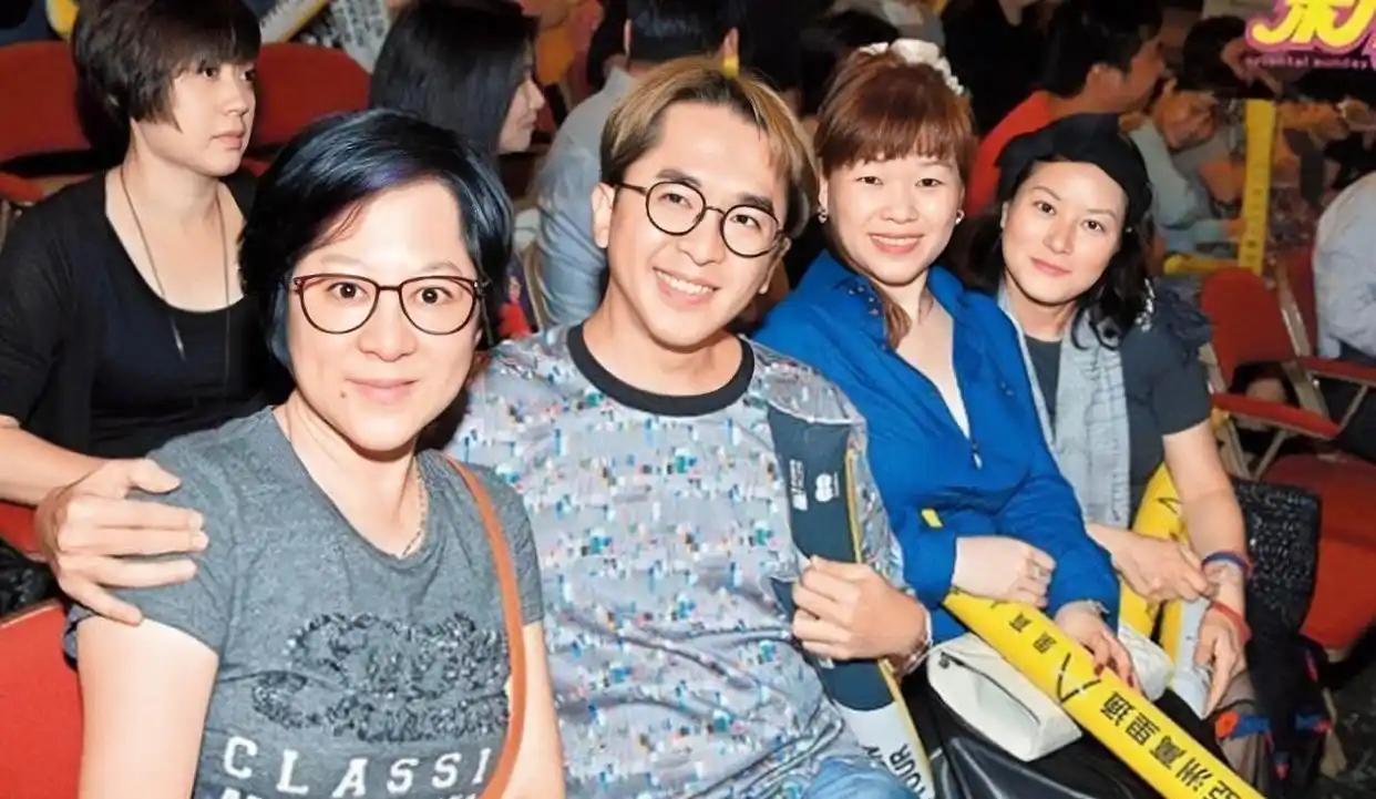 香港最怂的富二代邓兆尊，他守着15亿遗产躺吃了27年，利息滚到17亿。3个女友同